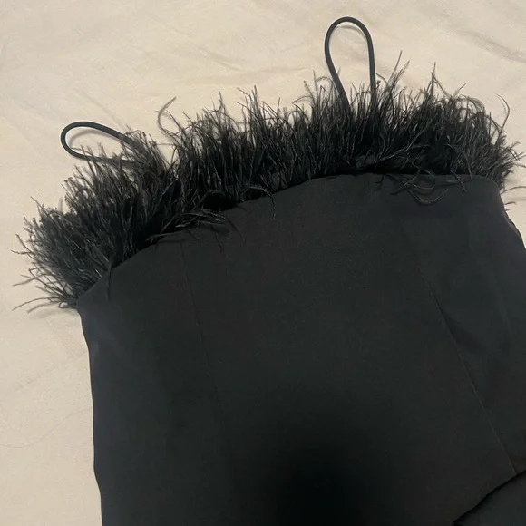 COMMENSE black dress with feather detail - Picture 5 of 5